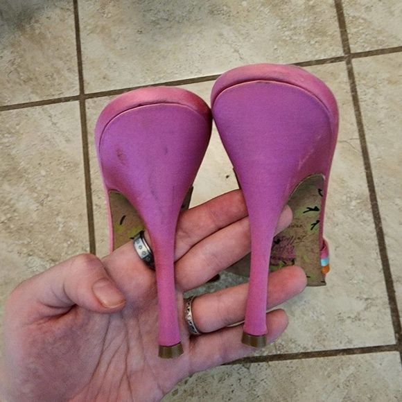 BETSEY JOHNSON Multicolor Satin Rose Heels slip on size 10 - Picture 4 of 6